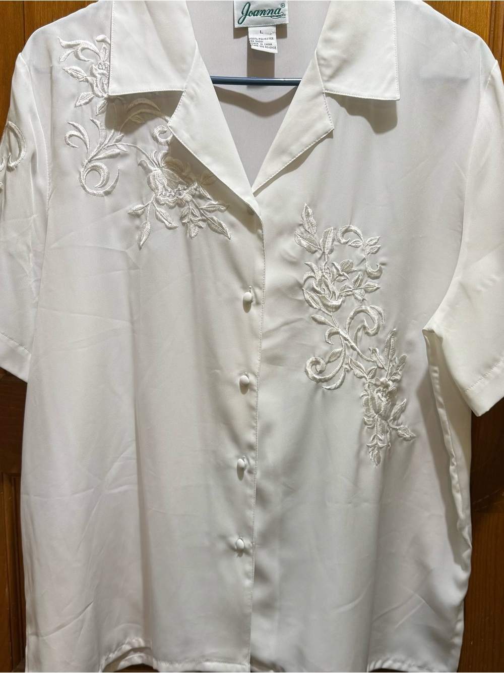 Joanna Women’s Soft  White Short-Sleeve Embroidered Button-Down Blouse
